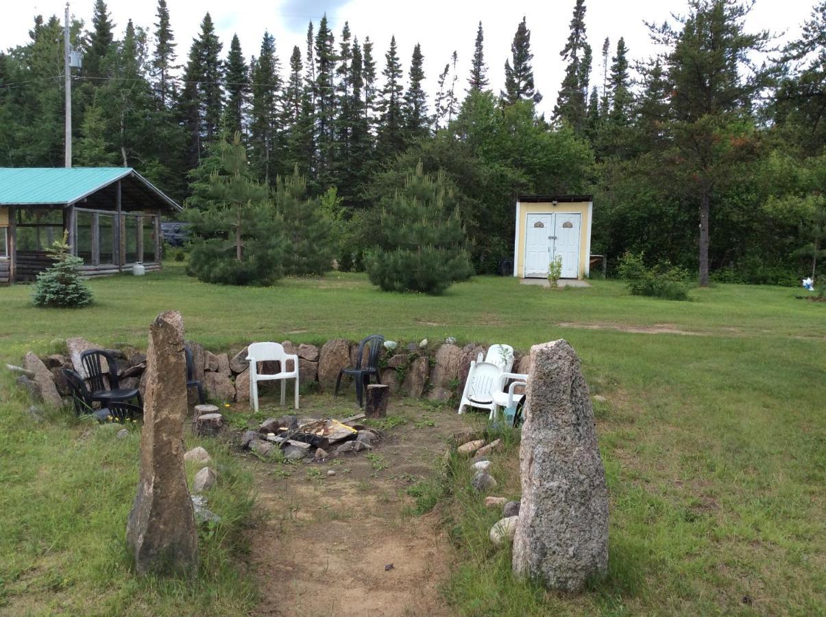 Gîte de la Montagne Enchantée Metabetchouan Exterior foto