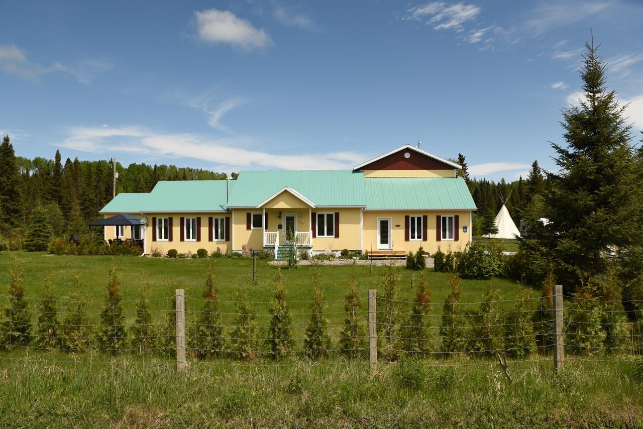Gîte de la Montagne Enchantée Metabetchouan Exterior foto